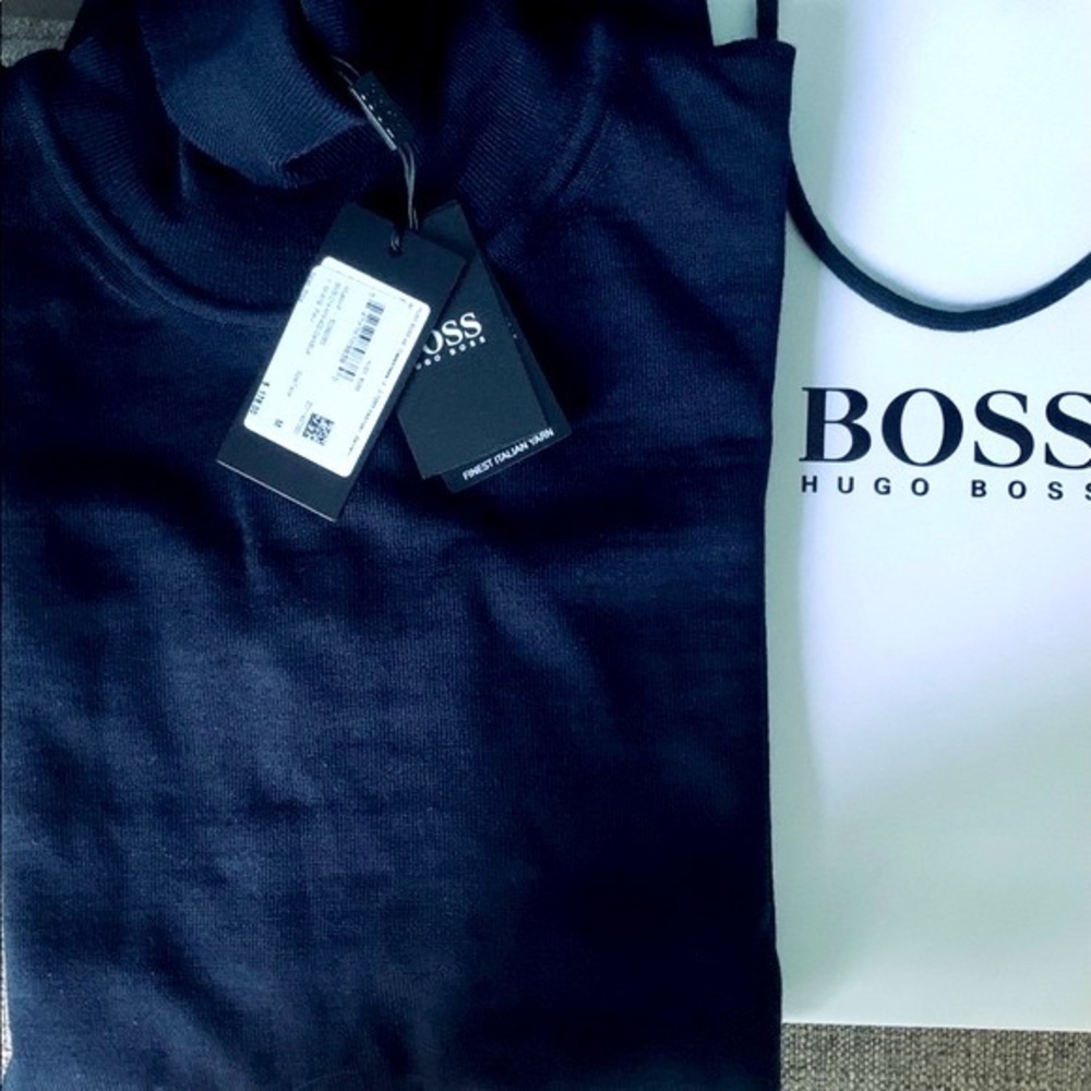 HUGO BOSS Musso-P Turtle Neck Sweater, Medium. Soft, lightweight, comfy. NAVY.